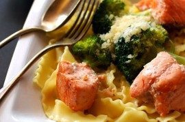 Easy pasta Recipes for Busy Moms - Easy Salmon Lasagna with Broccoli for Busy Moms Easy Salmon Lasagna with Broccoli for Busy Moms - Easy Salmon Lasagna with Broccoli
