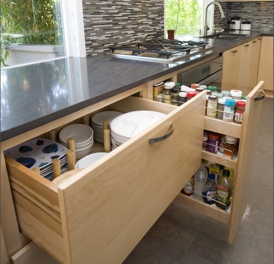 Tips to Organize Kitchen Cabinets and Drawers