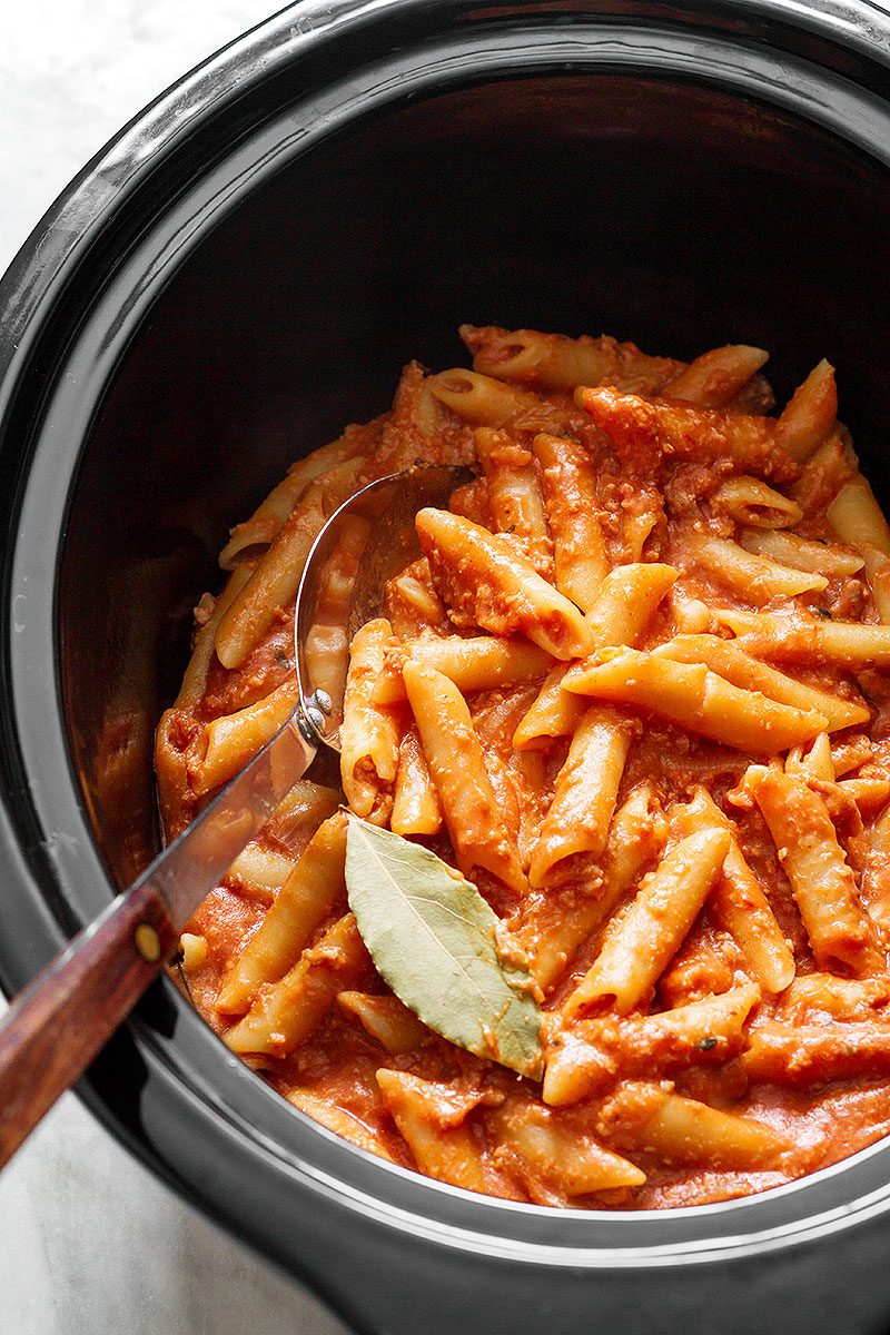 Slow Cooker Chicken Bolognese Pasta — Eatwell101