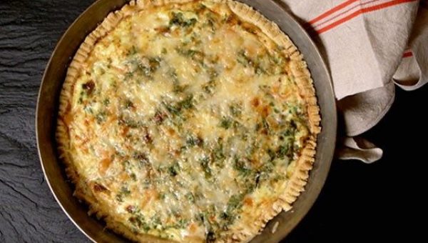 Salmon Quiche with Cilantro - #recipe by #eatwell101 - https://www.eatwell101.com/quiche-recipe-salmon-quiche-recipe-cilantro