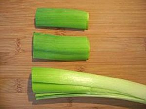 how to cut leeks in julienne - julienned leeks slices image