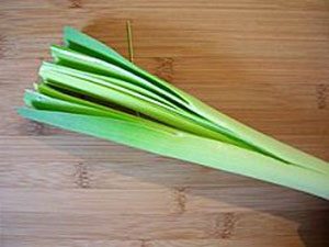 learn how to cut juliennes of leeks - julienned leeks image