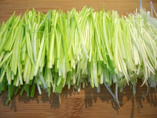 learn to slice julienned leeks - how to cut julienned leeks image