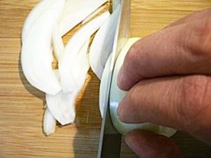 cooking knives skills: how to cut onions with a chef's knife