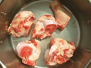 how to make veal stock with veal bones image