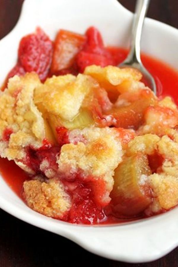 Rhubarb Strawberry Crumble - #recipe by #eatwell101 - https://www.eatwell101.com/rhubarb-and-strawberry-crumble-recipe-how-to-make-a-rhubarb-and-strawberry-crisps