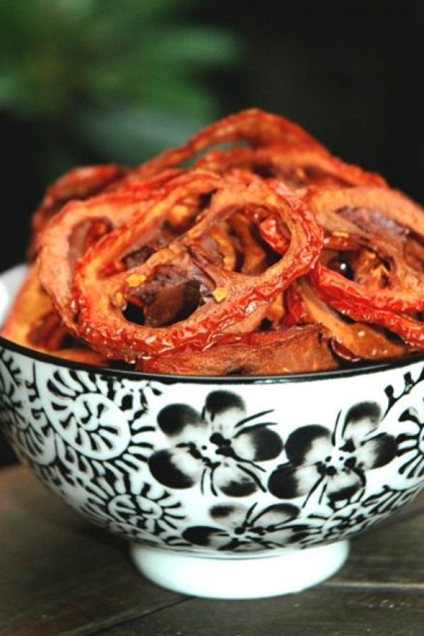 Oven Tomato Chips - #recipe by #eatwell101 - https://www.eatwell101.com/tomato-chips-recipe-how-to-bake-tomato-crisps