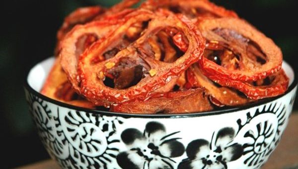 Oven Tomato Chips - #recipe by #eatwell101 - https://www.eatwell101.com/tomato-chips-recipe-how-to-bake-tomato-crisps