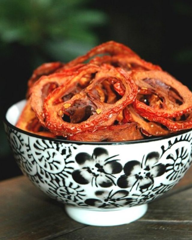 Oven Tomato Chips - #recipe by #eatwell101 - https://www.eatwell101.com/tomato-chips-recipe-how-to-bake-tomato-crisps