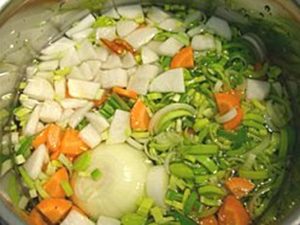 vegetable stock ingredients image