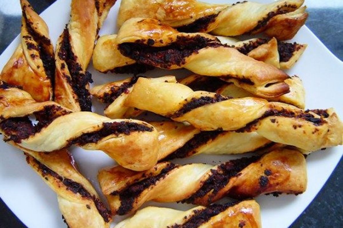 Olives and Tomatoes Puff Twists