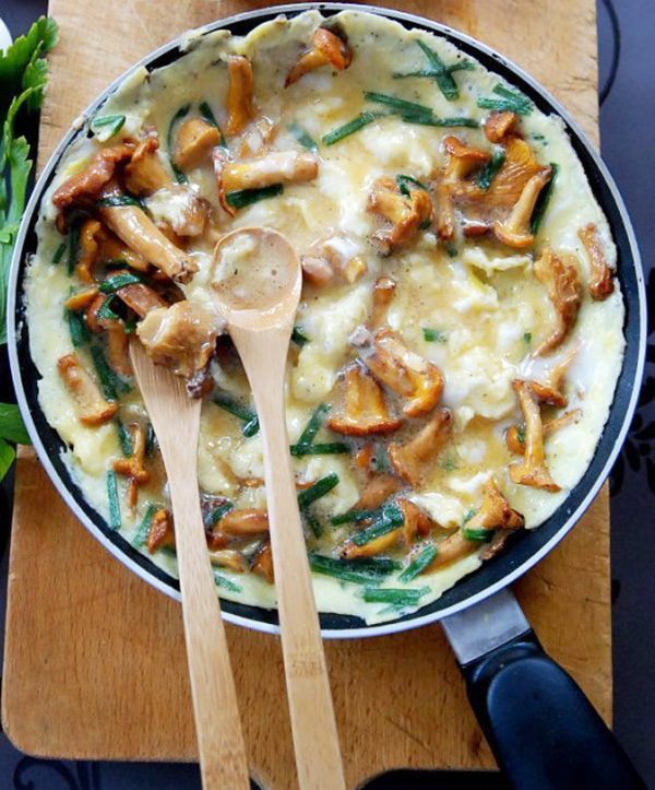 Dinner Tonight: Mushrooms & Chives Omelette