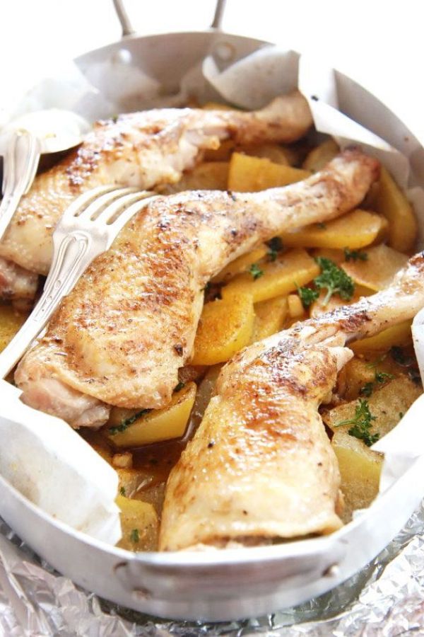 Oven Roasted Chicken with Spicy Potatoes - #recipe by #eatwell101 - https://www.eatwell101.com/oven-roasted-chicken-recipe