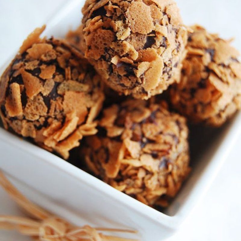 Easy Chocolate Fudge — Eatwell101