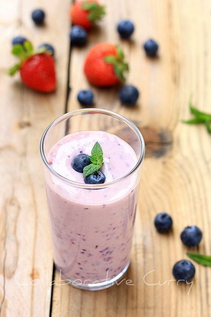 healthy bluberry smoothie photo