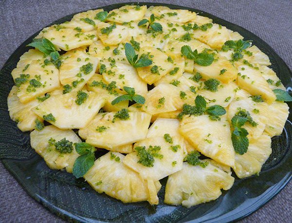 Simple recipe: Pineapple Carpaccio Dessert