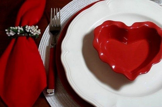 romantic-valentines-day-table-settings-56-554x367