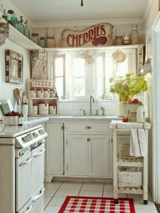 traditional small kitchen photo