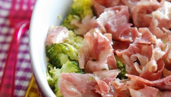 Pancetta and Cheese Broccoli Casserole - #recipe by #eatwell101 - https://www.eatwell101.com/easy-broccoli-cheese-casserole
