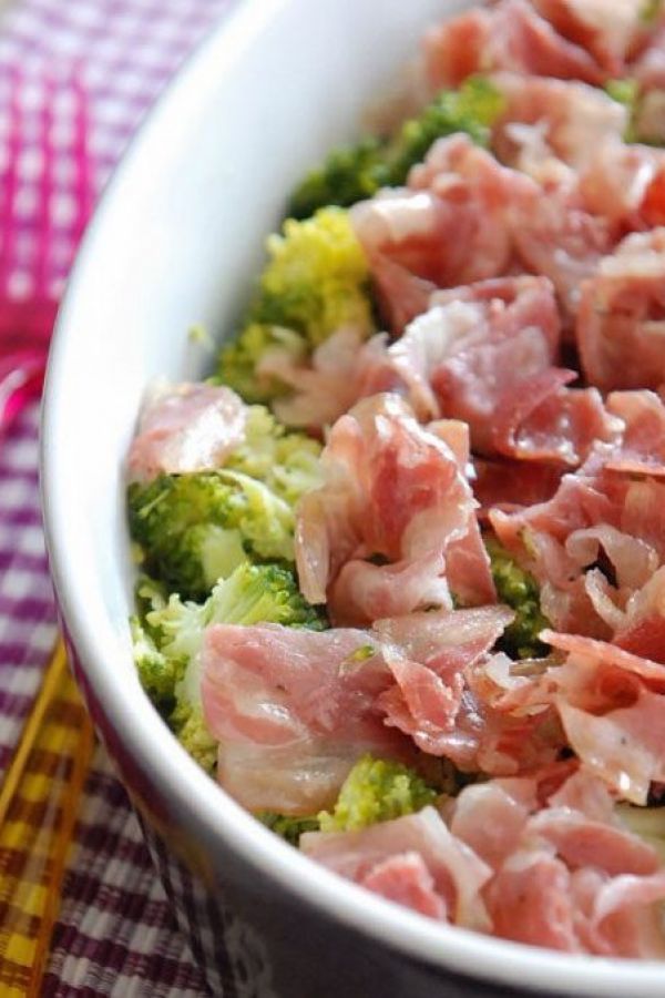 Pancetta and Cheese Broccoli Casserole - #recipe by #eatwell101 - https://www.eatwell101.com/easy-broccoli-cheese-casserole