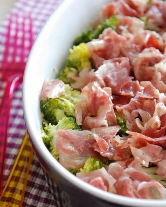 Pancetta and Cheese Broccoli Casserole - #recipe by #eatwell101 - https://www.eatwell101.com/easy-broccoli-cheese-casserole