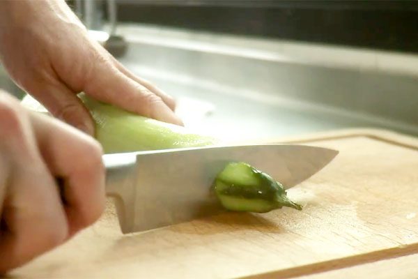 how-to-cut-a-cucumber-02