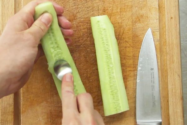 how-to-cut-a-cucumber-07