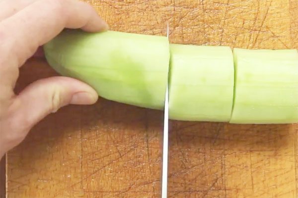 how-to-cut-a-cucumber-09