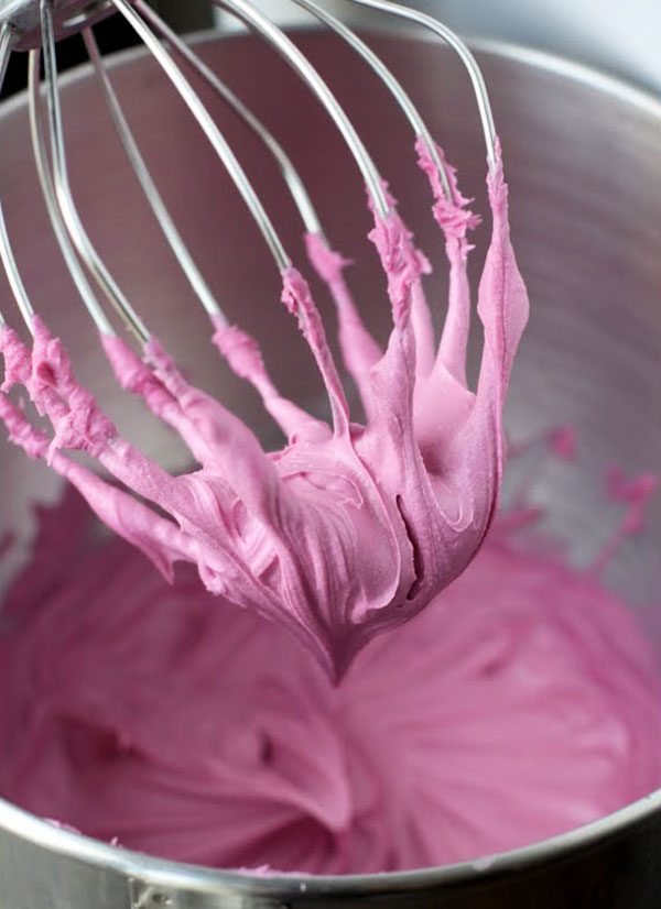 blackcurrant macarons image