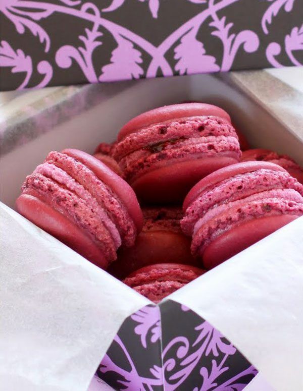 Blackcurrant Macaroons Cookies (French Macaroons)