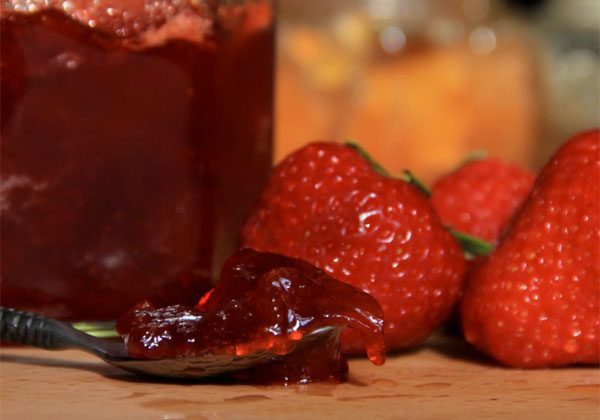 how to make strawberry jam