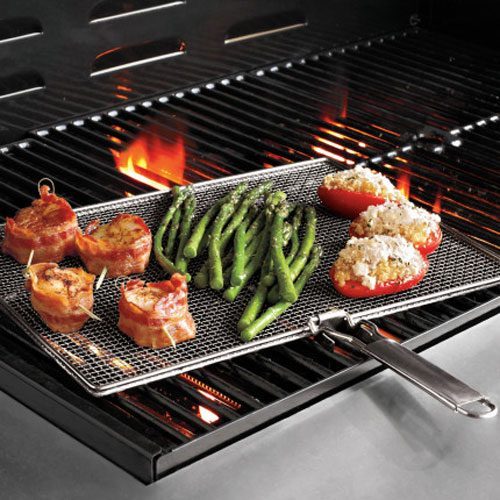 https://www.eatwell101.com/wp-content/uploads/2013/06/Grilling-Tools.jpg