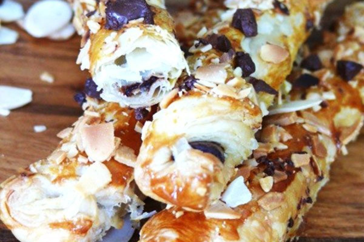 Chocolate Chips Puff Pastry Sticks