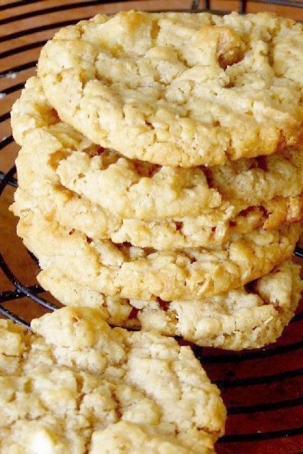 Peanut Butter & Oatmeal Cookies - #recipe by #eatwell101 - https://www.eatwell101.com/oatmeal-and-peanut-butter-cookies