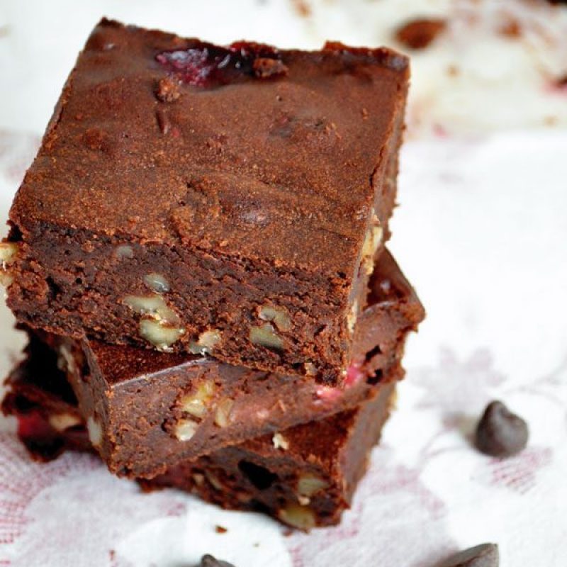 Chocolate Raspberry Brownies Recipe — Eatwell101