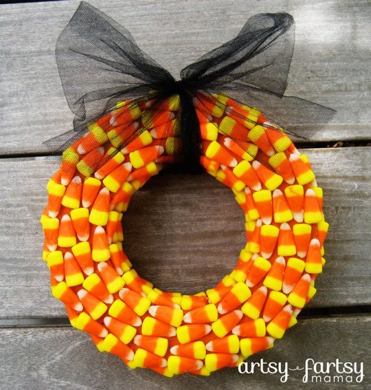 Halloween-wreath-made-of-candy-corn.