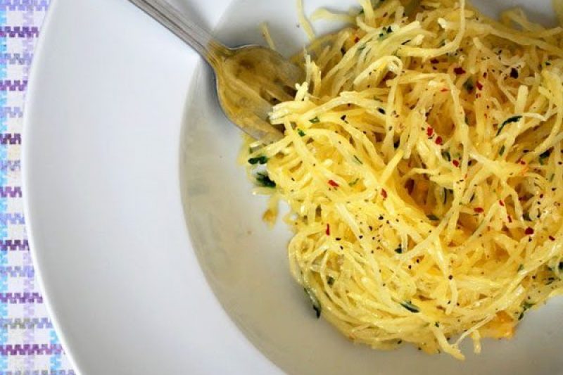 Spaghetti Squash Stir Fry - #recipe by #eatwell101 - https://www.eatwell101.com/spaghetti-squash-stir-fry-recipe