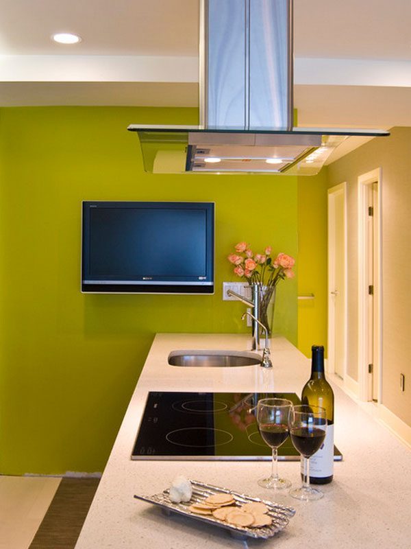 Sunny-and-colorful-kitchen-1
