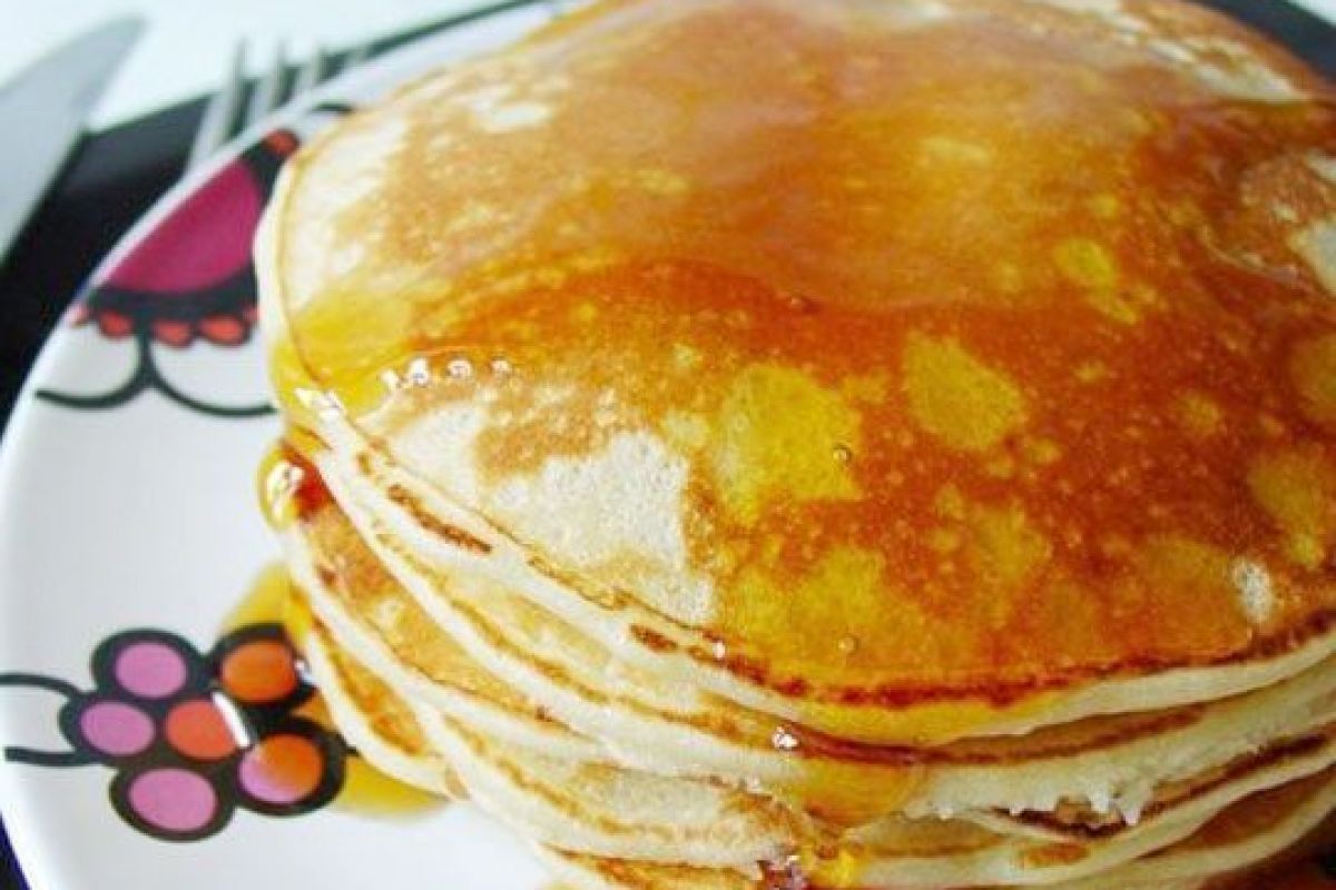 Vanilla Pancakes with Maple Syrup