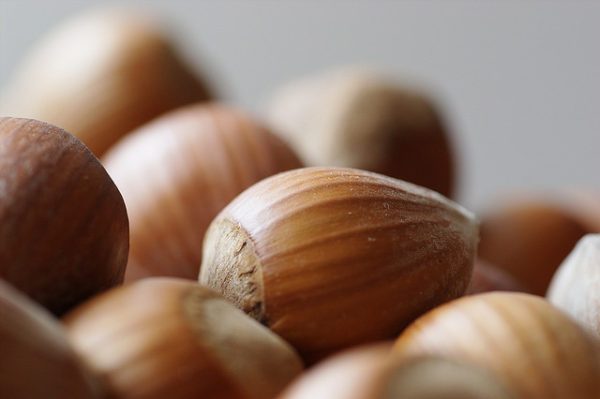 how to peel hazelnut skin