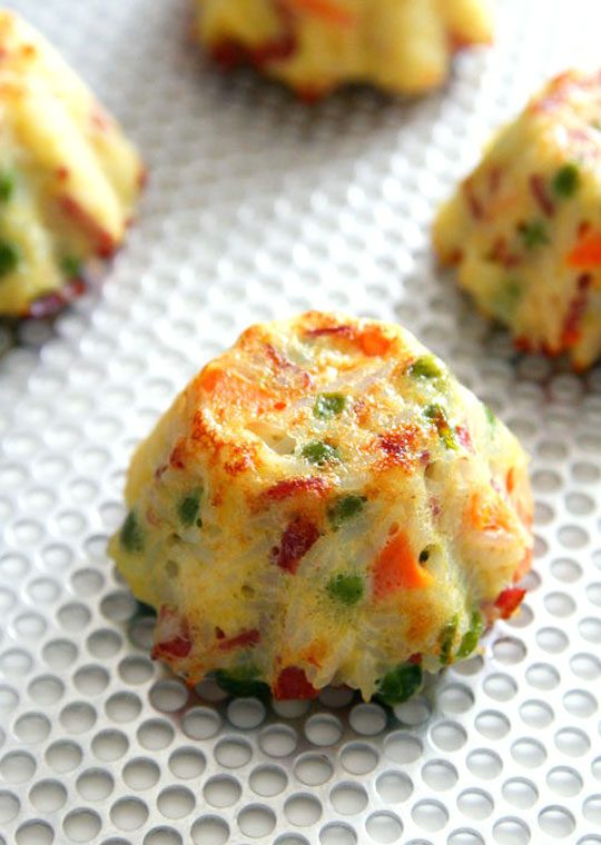 Mini Rice Cakes with Bacon, Vegetables and Cheese