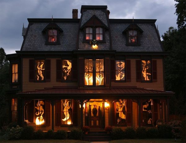 halloween mansion decor