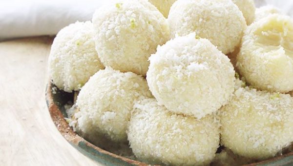 5-Minute White Chocolate Coconut Truffles - #recipe by #eatwell101 - https://www.eatwell101.com/white-chocolate-truffles-recipe