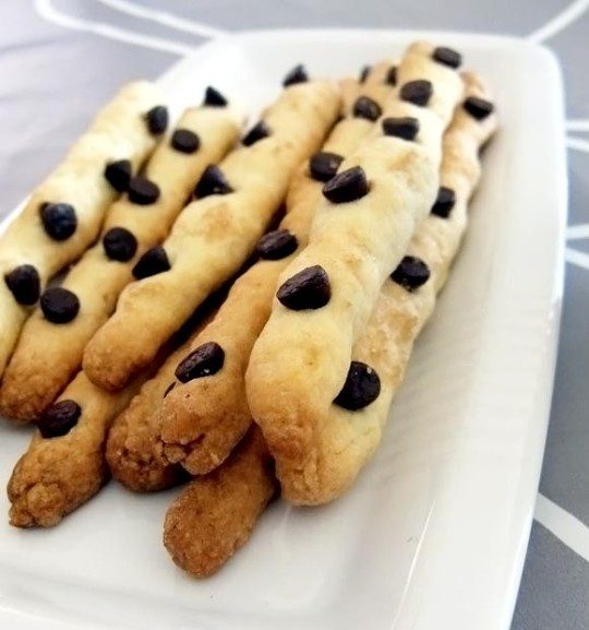 breadsticks with chocolate chips