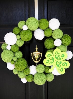 ST. PATRICKS DAY YARN WREATH