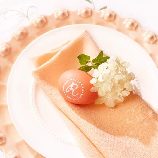 egg place cards for the table setting