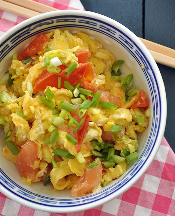 Scrambled Eggs Recipe with Tomato and Chive