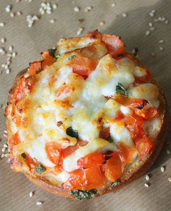 10-Minutes Oven Bagel Pizzas
