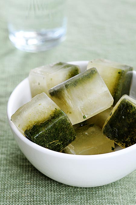 mint infused ice cubes