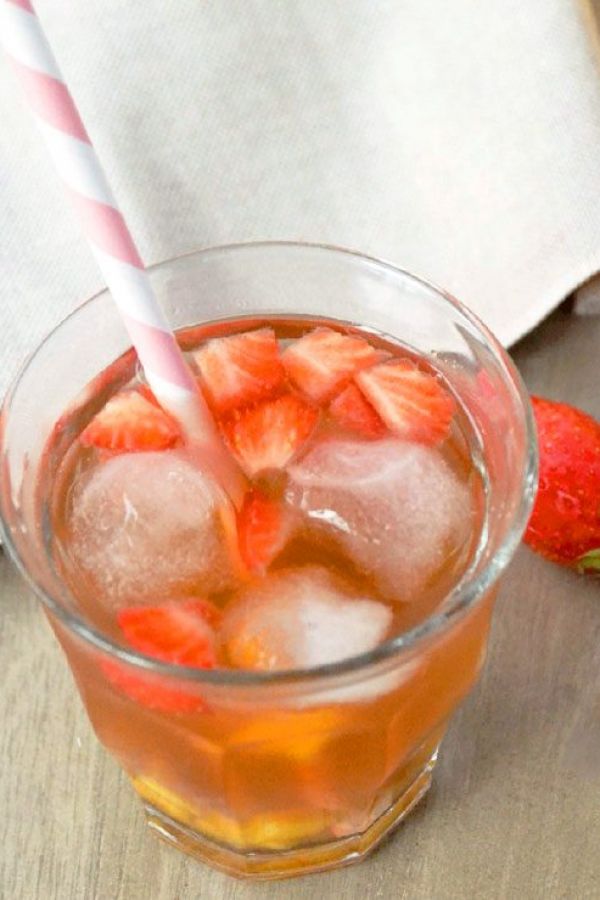 Strawberry Mango Iced Tea - #recipe by #eatwell101 - https://www.eatwell101.com/recipe-strawberry-mango-iced-tea